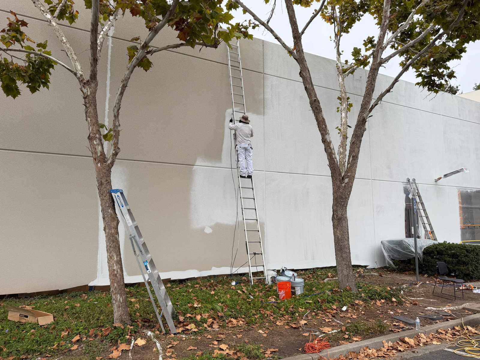 Commercial Building Repaint in Fremont, CA – primer application 1